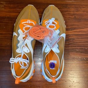 Tennessee volunteers Nike react